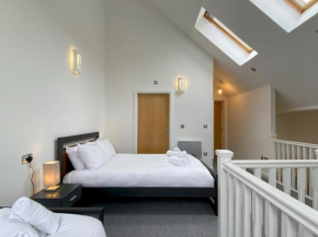 Pass The Keys Superb Duplex Apartment, sleeps 5 with Free Parking